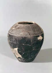 Engobevase mit wellenförmigen Linien, Tene III